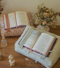 Charger l'image dans la galerie, Coussins de Lecture "Juliette & Augusta"