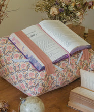 Charger l'image dans la galerie, Coussins de Lecture "Juliette & Augusta"