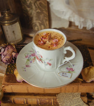 Charger l'image dans la galerie, Bougie "Kate" - Framboise, Bois de Santal et Jasmin