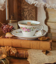 Charger l'image dans la galerie, Bougie "Benedict" - Cuir, Coquelicots et Vanille