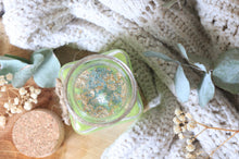 Charger l'image dans la galerie, PRECOMMANDE - Bougie " Bookstagram " - Grenade & Poire