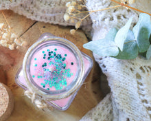 Charger l'image dans la galerie, Bougie " Gardiens Des Cités Perdues" - Rhubarbe & Fraise