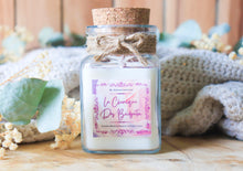 Charger l'image dans la galerie, Bougie " La Chronique Des Bridgerton" - Orchidée Blanche & Macaron Framboise Violette