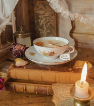 Charger l&#39;image dans la galerie, Bougie &quot;Penelope Featherigton&quot; - Calisson et Fleur d&#39;Oranger
