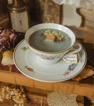 Charger l&#39;image dans la galerie, Bougie &quot;Benedict&quot; - Cuir, Coquelicots et Vanille
